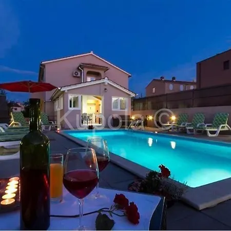 Apartments Cvek 3 Guest house *