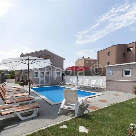 Apartments Cvek 3 Guest house
