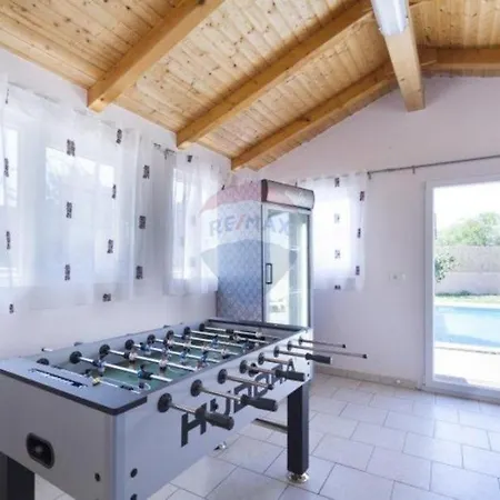Apartments Cvek 3 Guest house *